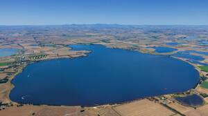 BLUE GREEN: Lake Bolac has seen several blue green algae blooms in 2021. Picture: FILE