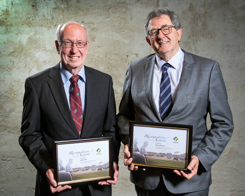 RECOGNISED: Horsham's Rob Norton, right, was honoured at the Fertiliser 2017 conference, along with Incitec Pivot Fertilisers' Garry Kuhn. Picture: CONTRIBUTED