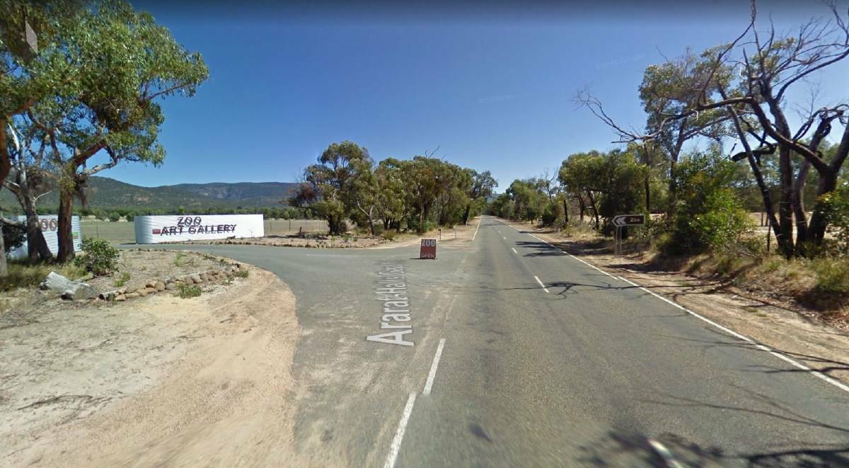The location where current traffic turns to enter Halls Gap Zoo. 