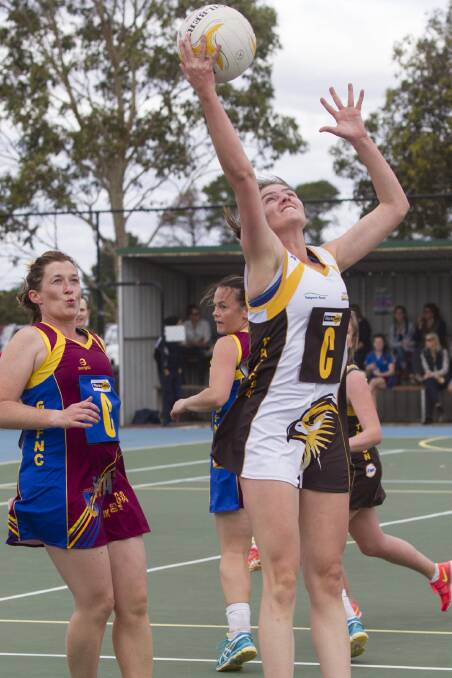 Tatyoon centre Claire Tucker was at full stretch to complete this pass during the clash against Glenthompson/Dunkeld.