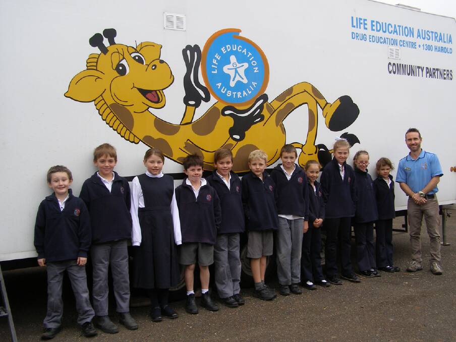 Lachie, Logan, Belle, Dougal, BJ, Hugh, Marcus, Brydy, Madaline, Isabella, Charlotte and Scott the Educator from Life Education Victoria.