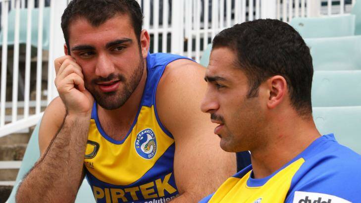 Heart to heart: Elkin talked with Tim Mannah (left) on the day News Corp papers reported a possible link between the death of Jon Mannah from cancer and peptide use. Photo: Anthony Johnson