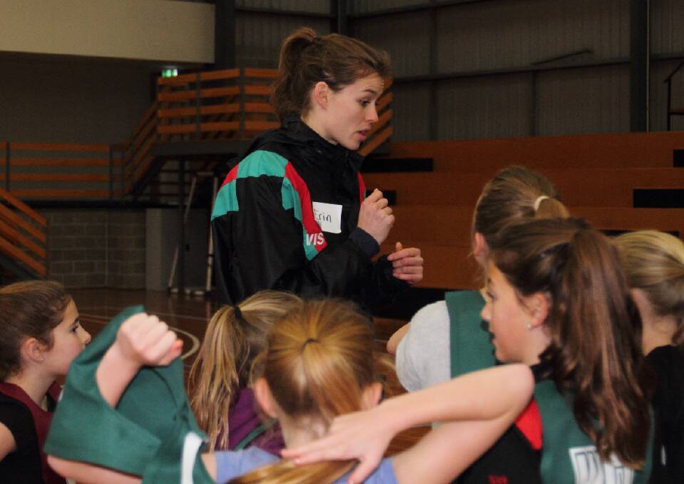 Melbourne Vixens player Erin Hoare addresses the budding young netballers.