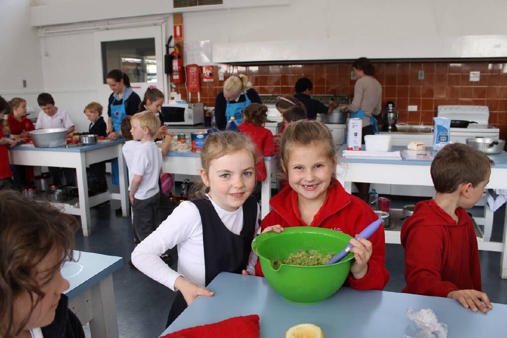 Lily from Lake Bolac College and Dervla from Skipton Primary School preparing some guacamole.