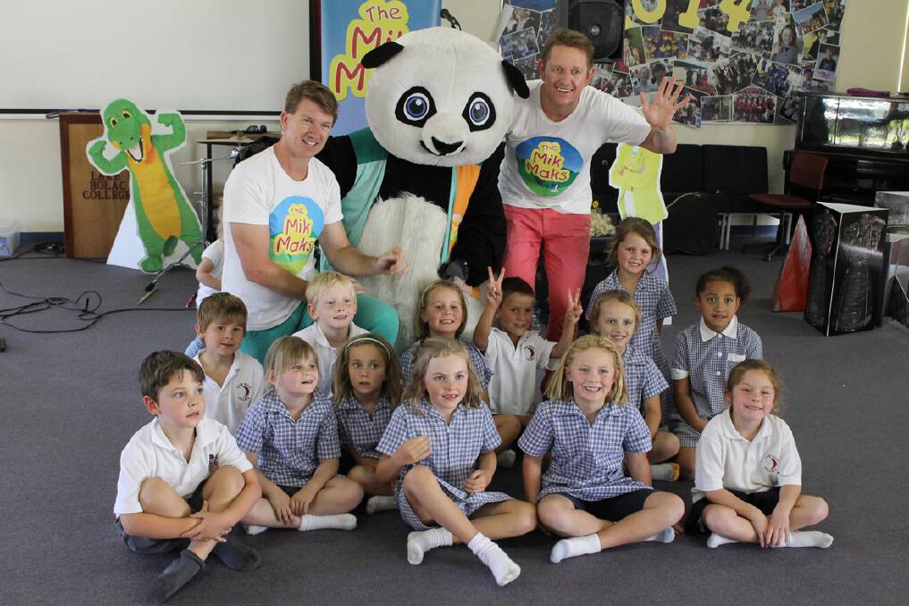 Lake Bolac P-12 College grade ones, Braden, Cooper, Sophie, Sam, Lily, Chelsea, Ciahna, front, Benjamin, Jess, Chloe, Lily, Sophie and Jazzy with Mik Maks Al McInnes and Joel McInnes with Drums the Panda.