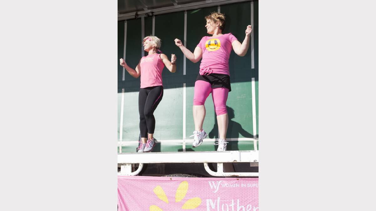 Kelli Holtham-Felini and The Biggest Loser's Sharon Basset lead the warm up class.