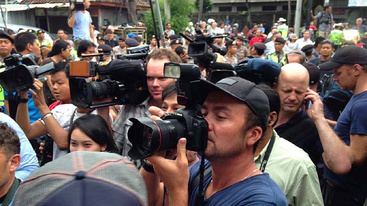 The media outside Kerobokan prison waiting for a glimpse of Schapelle Corby. Photo: Michael Bachelard