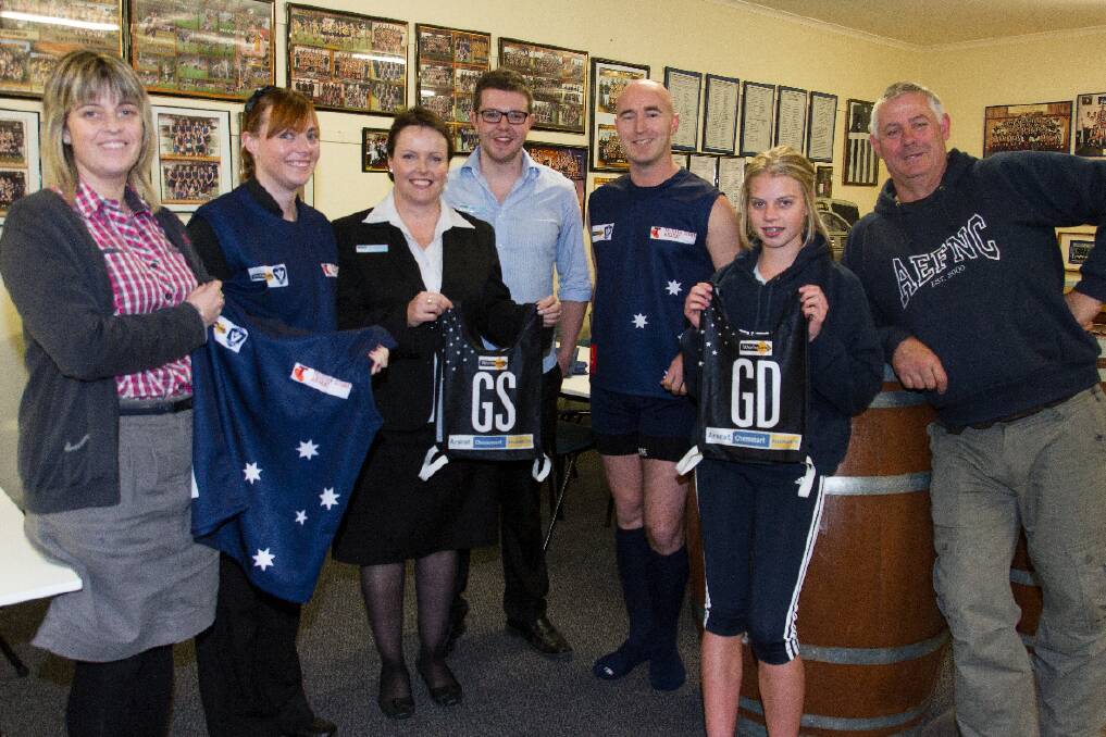 Telstra s Belinda McFarlane, Peta Gallaghar from Ararat McDonalds, Chemmart Pharmacy s Monique Hargreaves and Leigh Preston with Ararat Eagles coach Nathan Wemyss, acting president Marcus Matthews and netballer Felicia Dunford with the new uniforms. Pictures: PETER PICKERING.