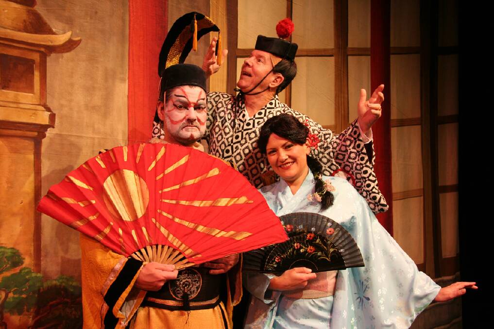 The cast from Mikado ready in shine in their Ararat performance.
