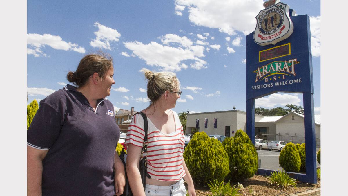 Natasha and Holly Munro were dubious about the reported 55°C at the Ararat RSL, which eventually changed to 44°C!