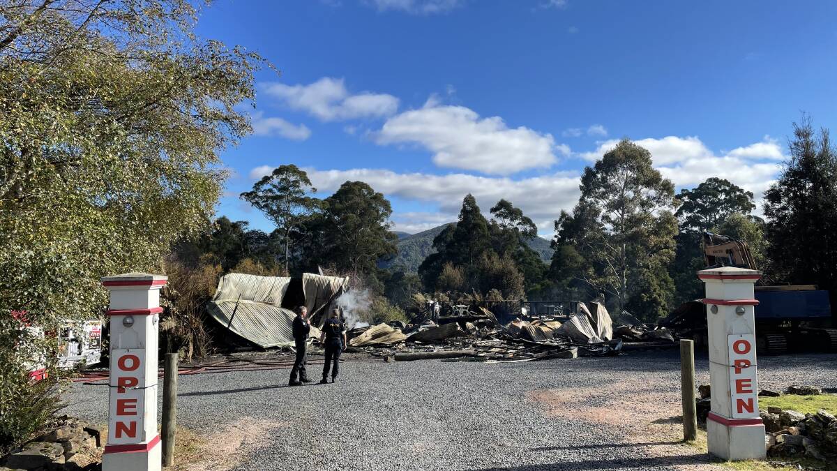 Flames 10 metres high at Cradle Mountain fire, cause unknown