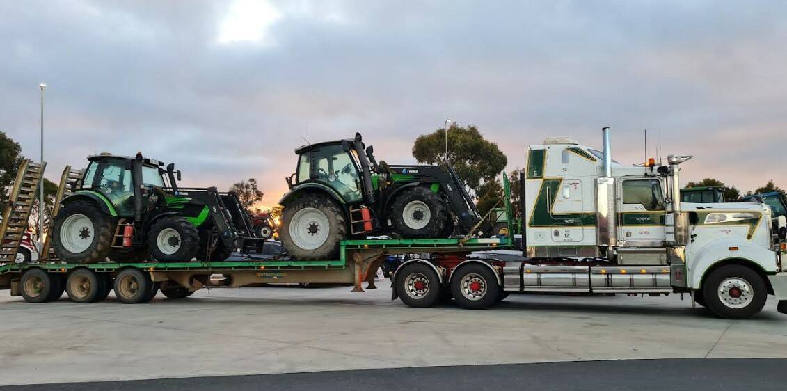 The Ballan roadhouse carpark was full to overflowing with trucks and tractors at dawn on Tuesday. Picture by Gabrielle Hodson.