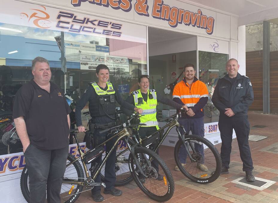 Angus Williams representing Stawell Gold MIne, LSC Kellie Harris, LSC Sarah McLeod, Wes Pyke from Pykes Cycles and Sgt Chris Russo, 