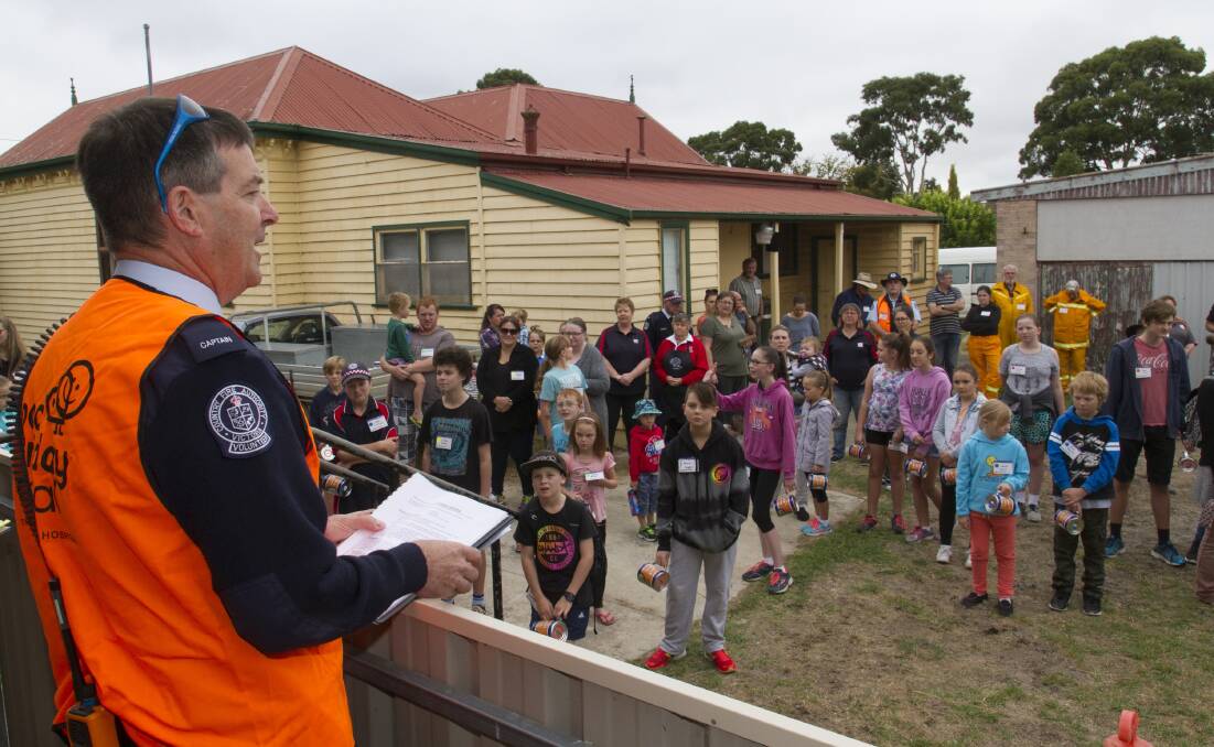 Ararat Fire Brigade Captain Greg Taylor briefs the collectors for the Good Friday Appeal.