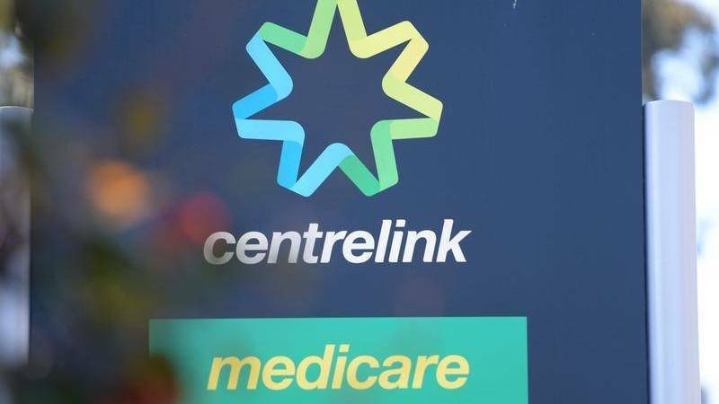 Centrelink robodebt complaints 'continue to roll in'
