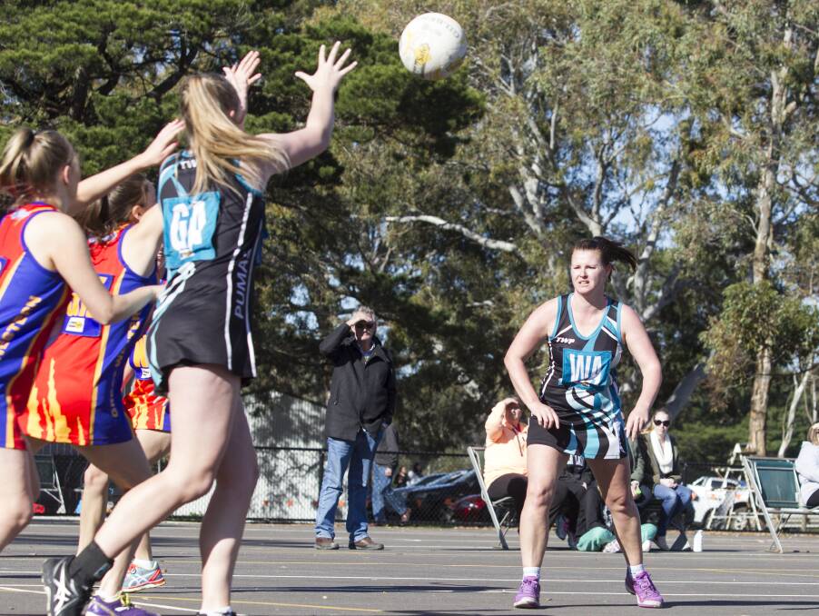 RUTHLESS: Kristy Dodds passes to Chloe Dunmore during their win over Great Western. Picture: PETER PICKERING