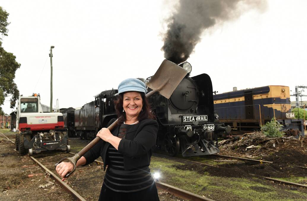 City of Ballarat mayor Samantha McIntosh has thrown her weight behind returning rail services to Horsham and Hamilton. 