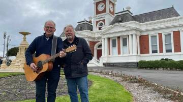 ON STAGE: Entertainers Rodney Vincent and Lucky Starr performed in a free concert at the Ararat Town Hall. Picture: CASSANDRA LANGLEY