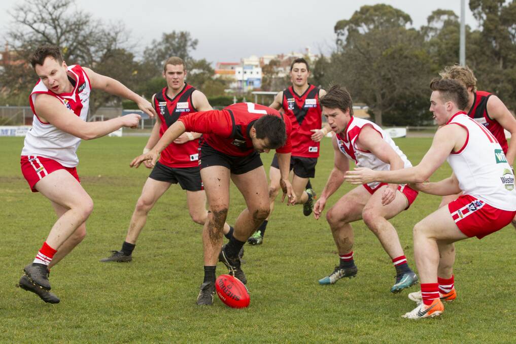 TUSSLE: Ararat v Stawell. Picture: PETER PICKERING.
