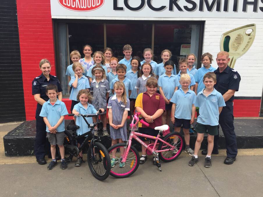 Maroona Primary School students with Buangor Primary School student Lindsey Stacey and their new bikes. Also pictured: Senior Constable Julie Morris and Sergeant Shane Allgood. 