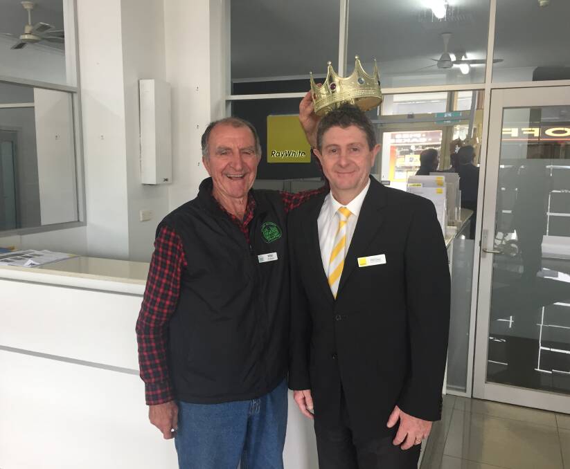 ROYAL: Wilf Dickerson prepares Phil Clark to receive the
2019 Golden Gateway Festival crown.