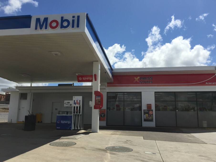 CONSUMER CHOICE: A new Xpress/Mobil petrol station is open and doing trade in Ararat. Picture: JESSIEANNE GARTLAN.