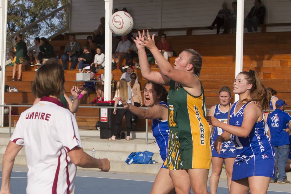 STANDOUT: Navarre shooter Bek Seeary-Pye shot 14 of her side's 17 goals on Saturday. Picture: Peter Pickering.
