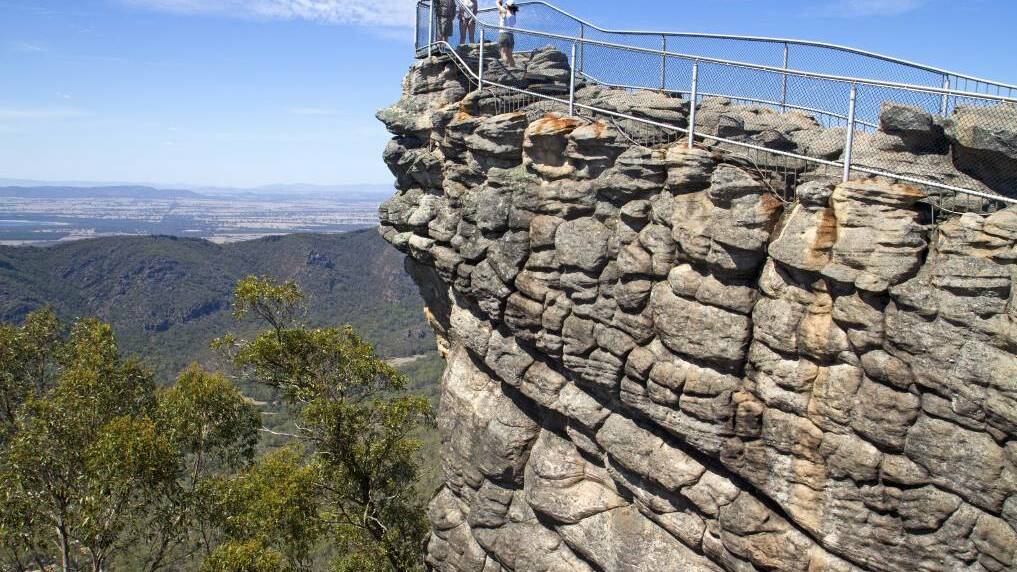 Man rescued after falling at the Pinnacle in Grampians