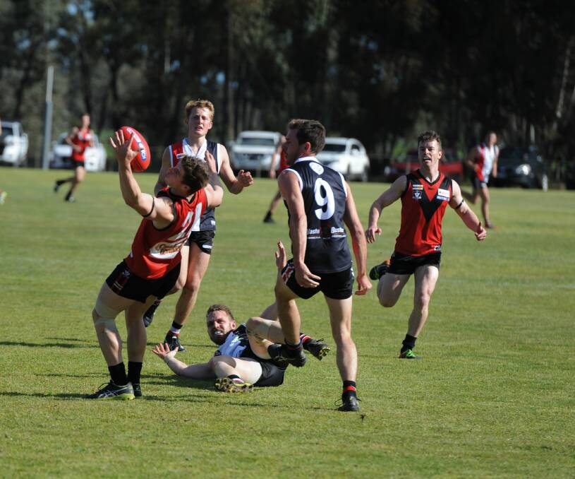 Stawell's Cody Driscoll pulls the ball in. 