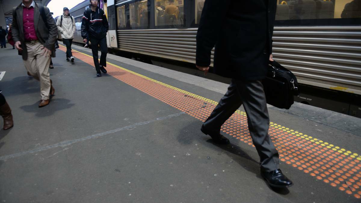 The opposition this week pledged to introduce a weekday v/Line passenger rail service. 