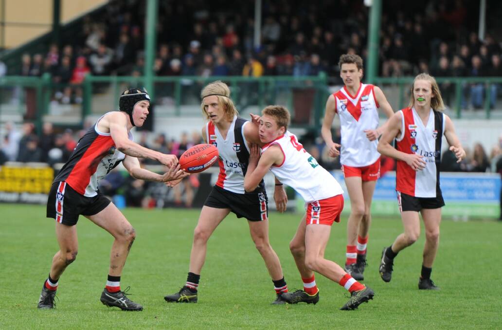 The Rats against the Horsham Saints in the 2019 under-17 grand final. 