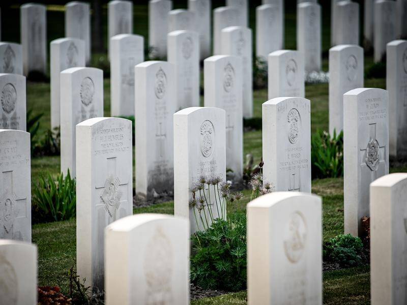 A report has found that black and Asian troops who died fighting for Britain were not commemorated.