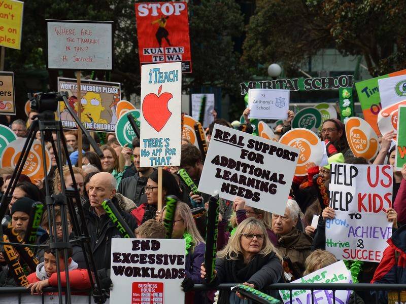 Primary school teachers across New Zealand have gone on strike for the first time in in 24 years.