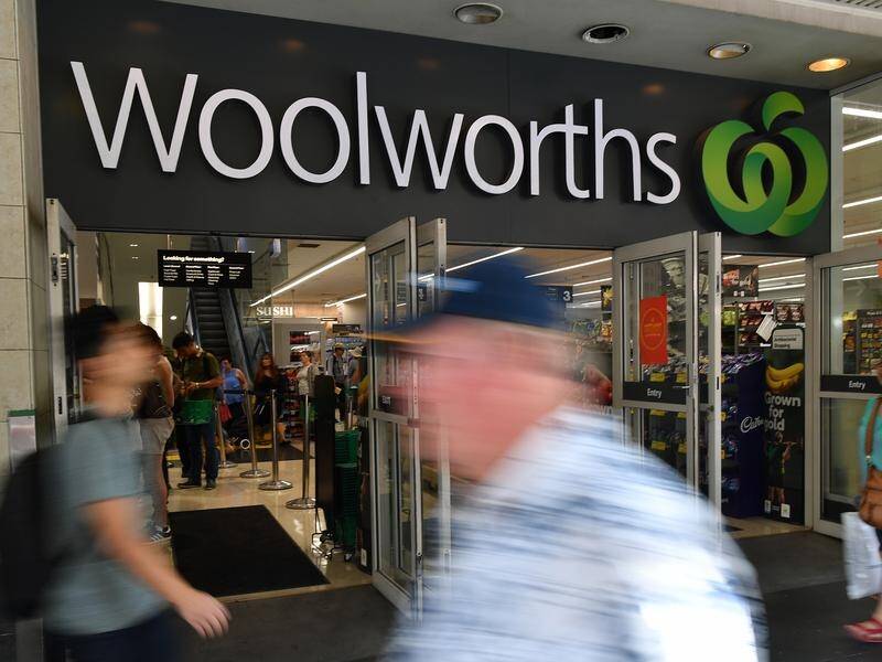 An IT glitch has hit about half Woolworth's 995 supermarkets in Australia.