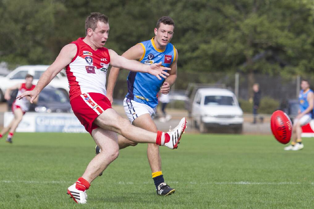 Rats' onballer Aaron Searle got 2014 off to a good start in the round one clash with Nhill and will be looking to continue that form on Sunday against Stawell.