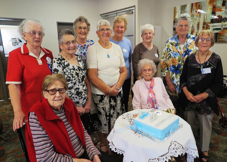 CELEBRATE: Ladies Gold Reef Probus Club of Stawell Inaugural members cut the club's 25th birthday cake.