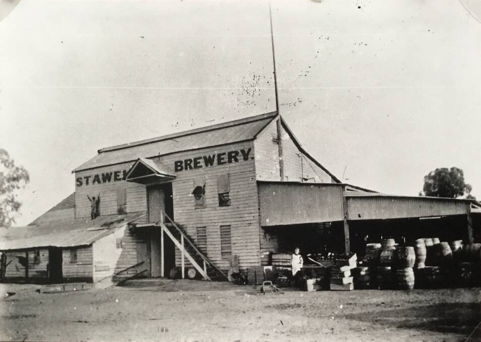 HISTORY: Mr Thomas Powell operated the Stawell Brewery in the Botanical Reserve on the corner of Sutherland and Burgh streets. 