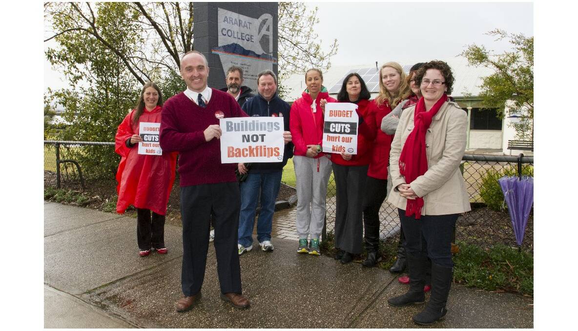 Ararat College staff members are protesting against the conditions of the school’s buildings, (L-R): Angela Roberts, Steve Mullin, Mick Spalding, Kevin Bowles, Emma Henry, Sue Lay, Bridget Kelly, Sue Canty and Melissa McAdie. For more on Minister Dixon’s visit.